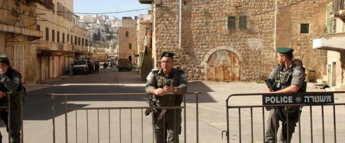 الاحتلال يشدد إجراءاته العسكرية في البلدة القديمة من الخليل ويغلق 3 مداخل إضافية مؤدية إليها