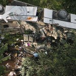 italy-bus-crash-brigde-26-7-2013