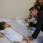 Mohamad-assaf-visting-wound people-jordan (5)