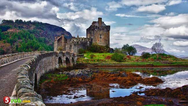 دونان. بحيرة لوخ Duich، اسكتلندا  Eilean Donan. Loch Duich, Scotland