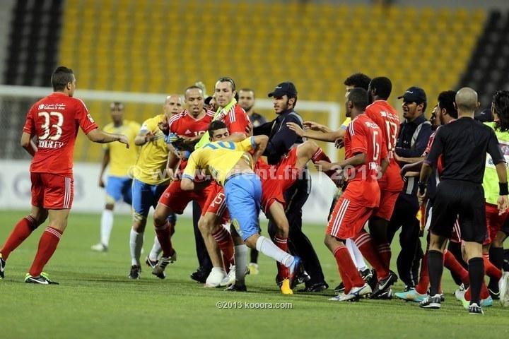 بالفيديو - مغربي وبرازيلي يحولان ملعباً في قطر إلى ساحة حرب