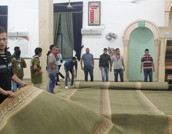 المجموعات الكشفية في بيت لحم تشارك بعمل تطوعي في مسجد عمر