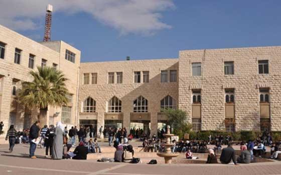 جامعة القدس تكرم المصور الياباني العالمي ريوتشي هيروكاوا