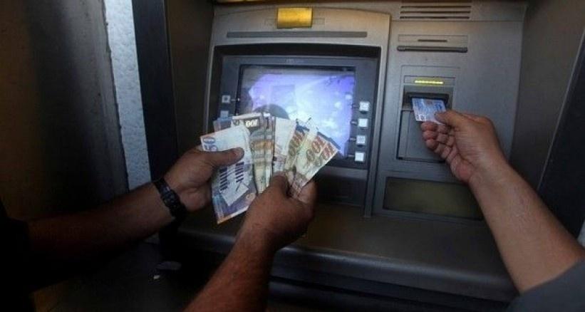 المالية تنفي قطع رواتب نواب حماس في الضفة