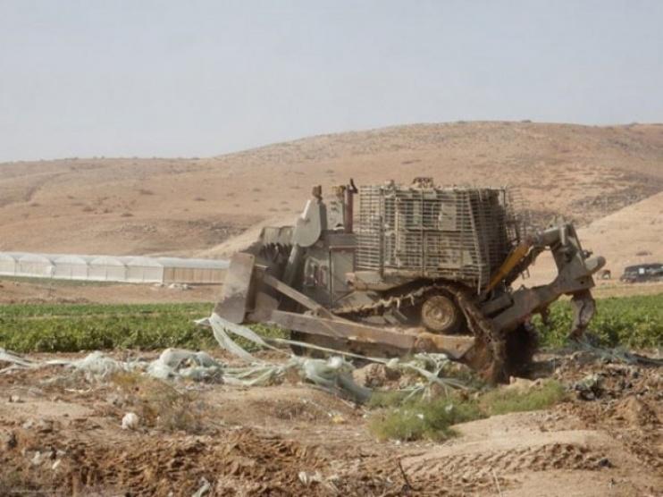 الاحتلال يوقف العمل في طريق زراعي بالأغوار الشمالية