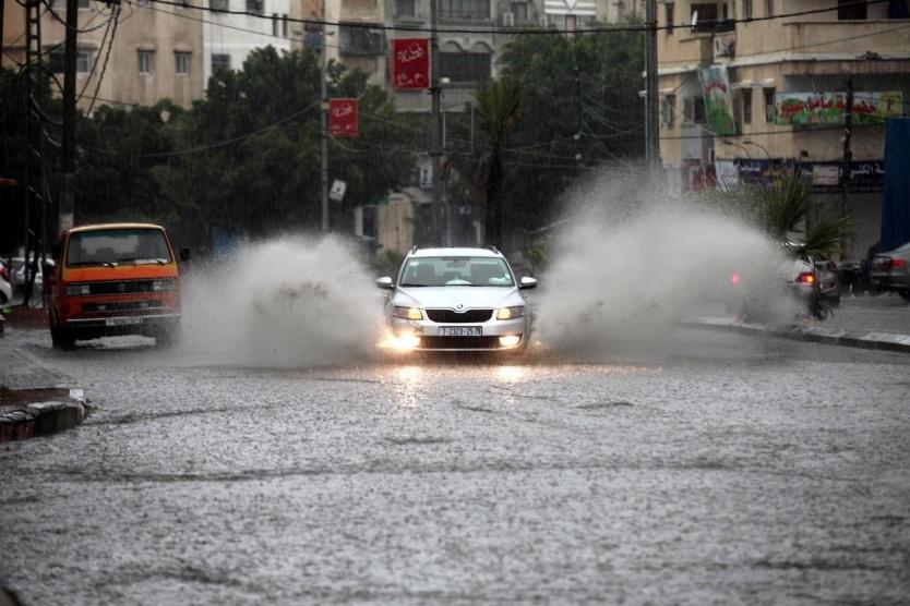 الطقس: أمطار غزيرة وأجواء باردة وتحذير من تشكل السيول