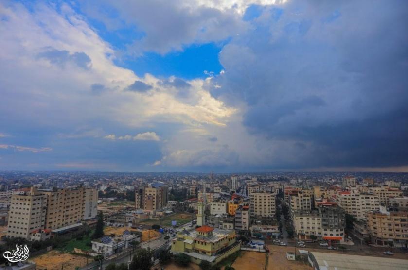 حالة الطقس: أجواء غائمة ومغبرة