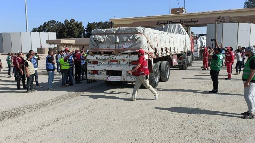 بدء إدخال معدات أول مستشفى ميداني منذ بدء العدوان على غزة