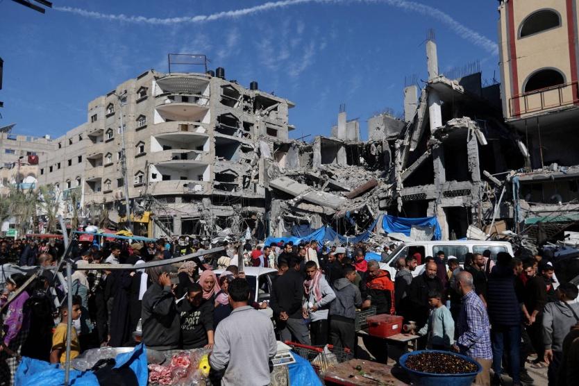 انهيار المنظومة الاقتصادية بغزة وانكماش كبير بالضفة بسبب العدوان
