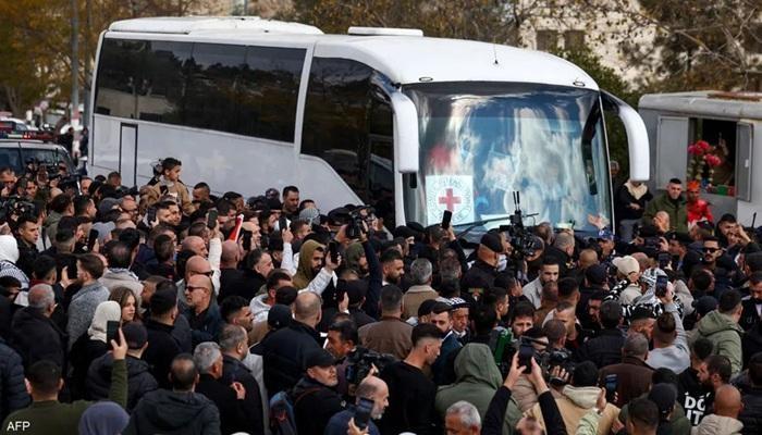 الاحتلال يفرج عن الدفعة السادسة من المعتقلين ضمن اتفاق وقف إطلاق النار